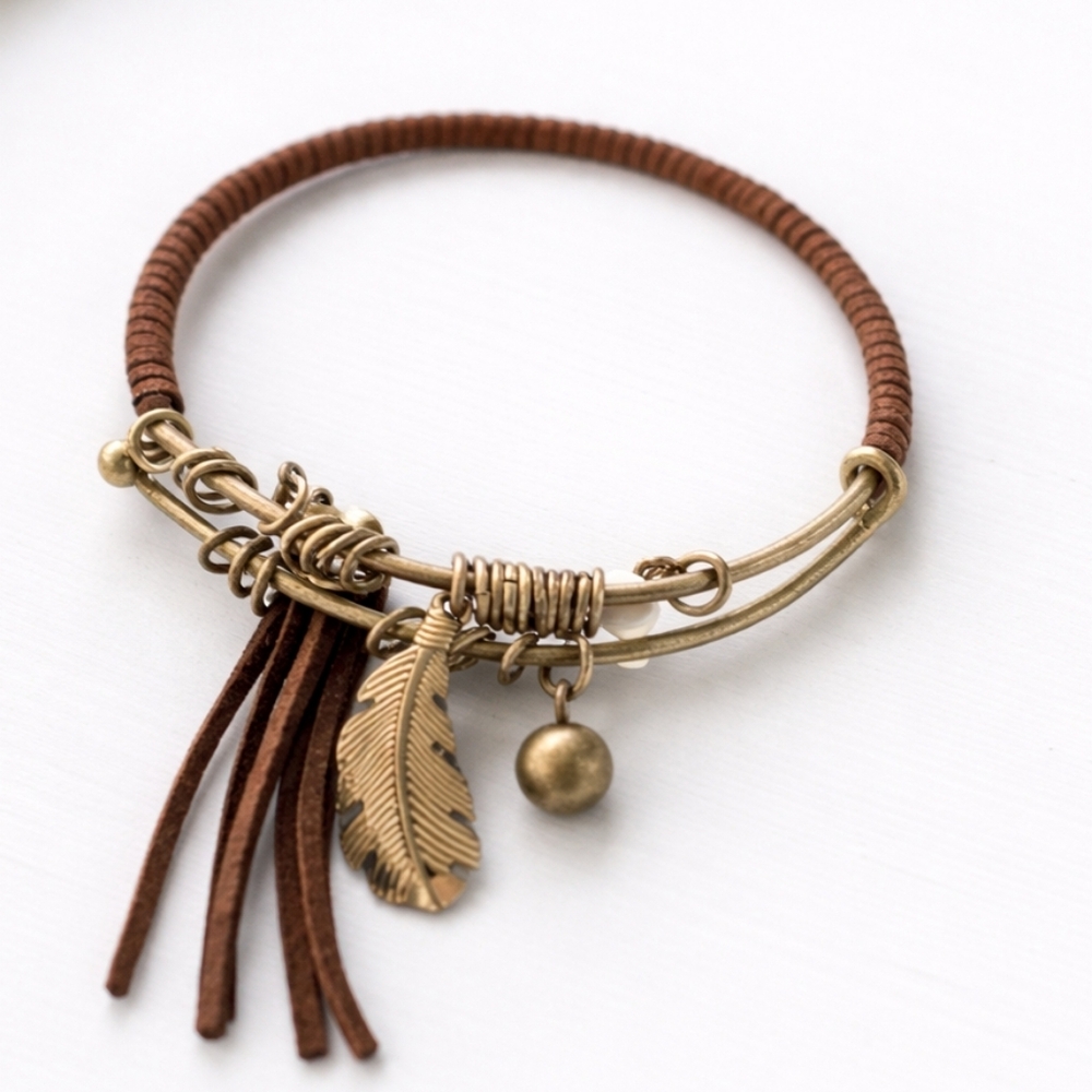 LEATHER AND Gold Feather Charm Women's Bracelet.